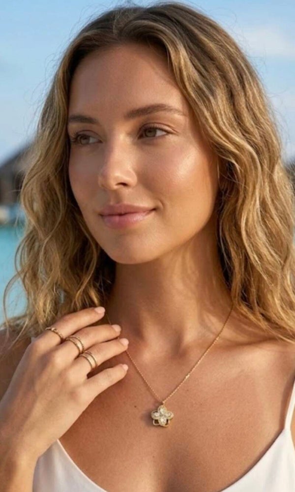 Collier Anti-Stress Fleur Strass en Acier Inoxydable – Bien-Être et raffiné nouvelle collection automne/Hiver 2026/2027