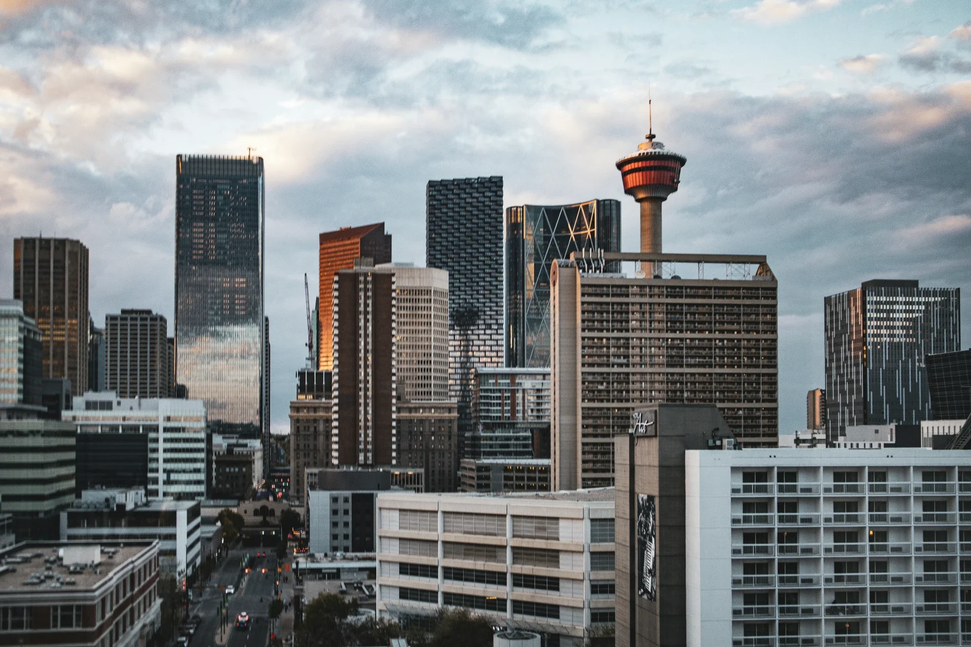 表現	ニュアンス・使い時 Downtown cityscape of Canada
