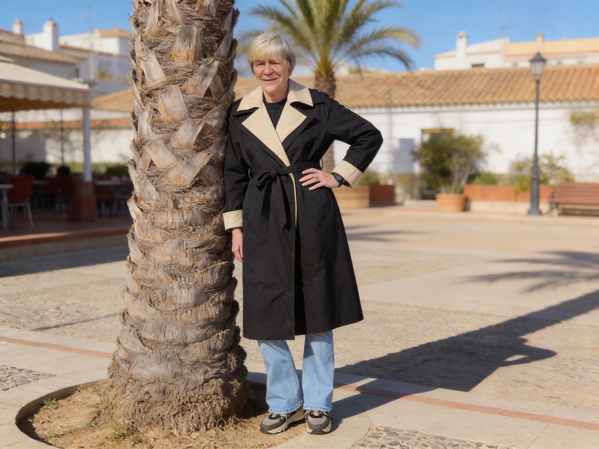 Contrast trenchcoat met ceintuur