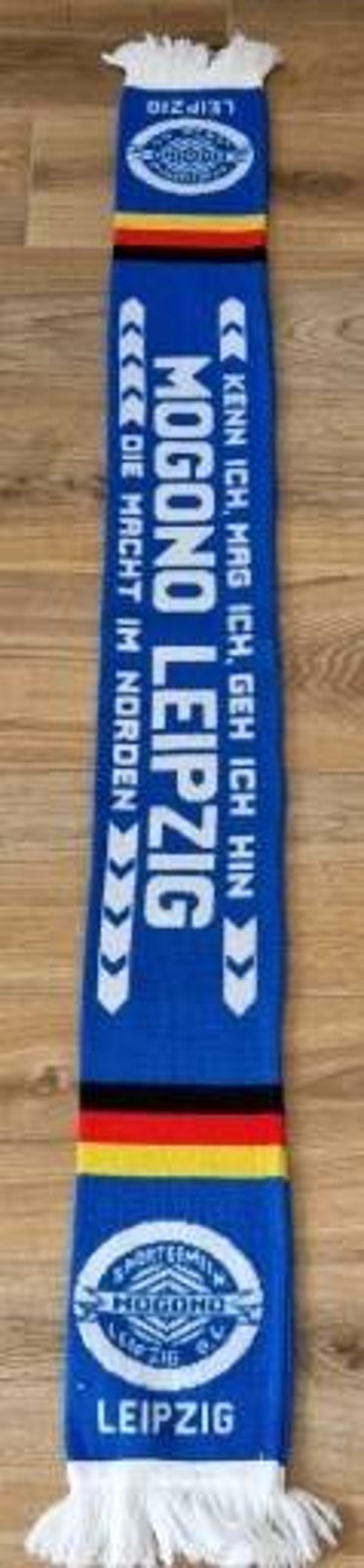 Mongono Leipzig Fanschal mit Fransen  Zustand  " Die Macht aus dem Norden ⚽️⚽️⚽️