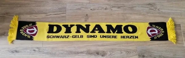 Dynamo Dresden Fanschal mit Fransen "Schwarz -Gelb sind unsere Herzen "...