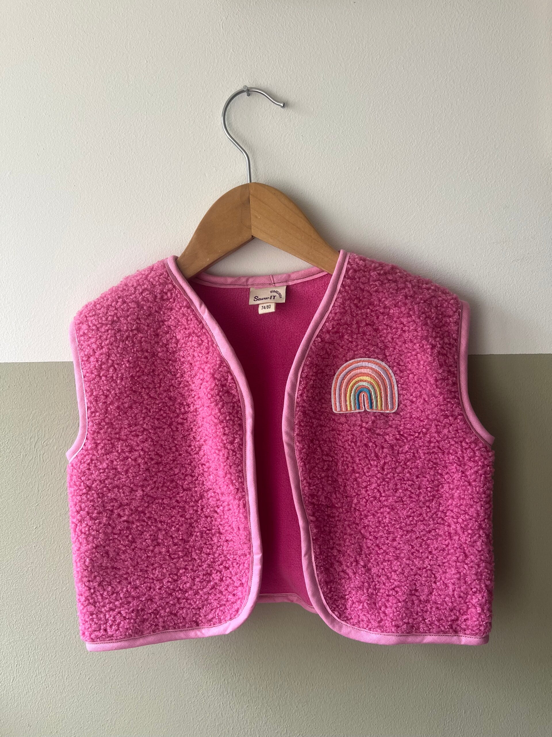 Gilet - regenboog 74/80