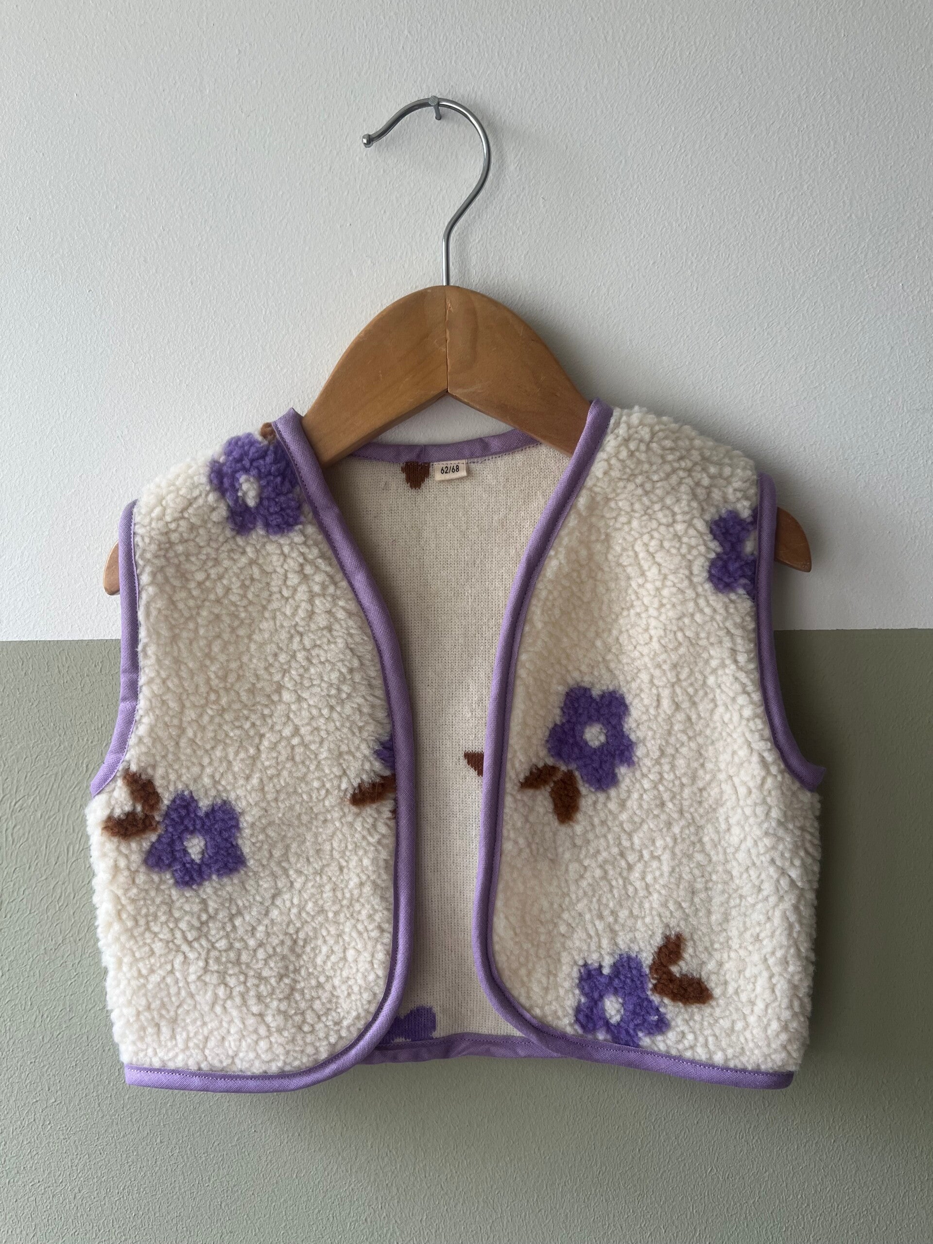 Gilet - lila bloemen