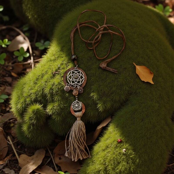 Flot rustik halskæde med drømmefanger og kvast