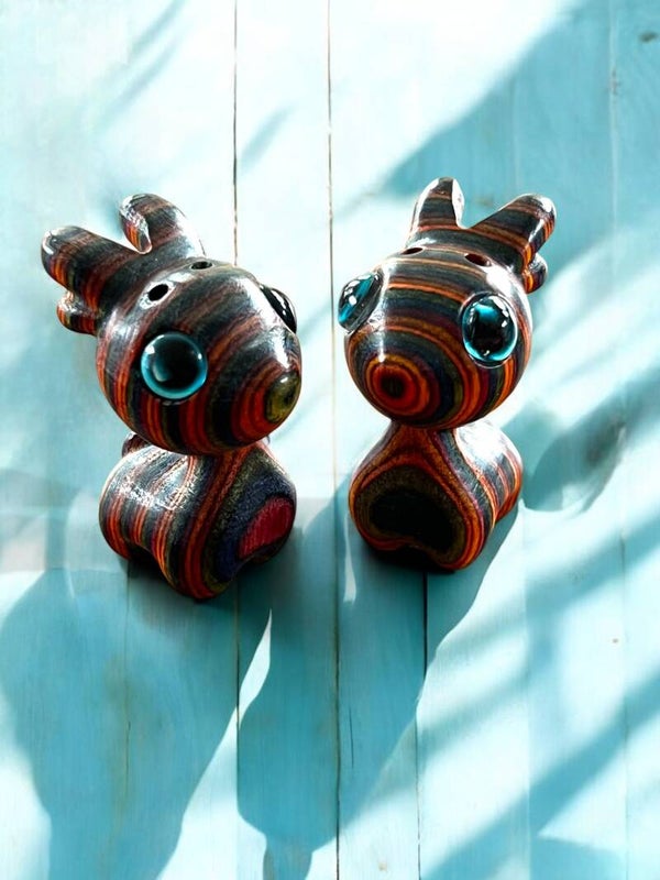 sød lille håndlavet hjort i sandeltræ