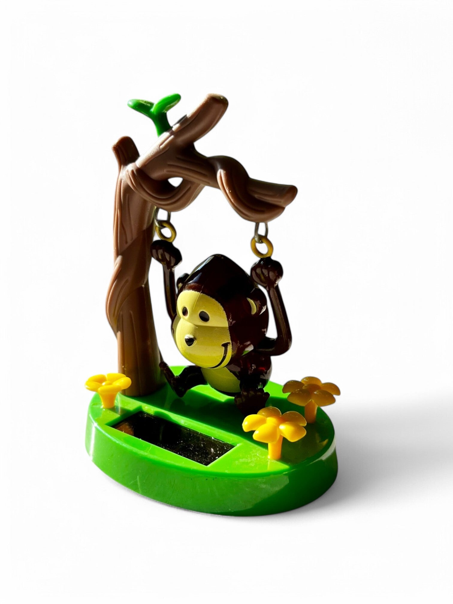 Abe der gynger i et træ