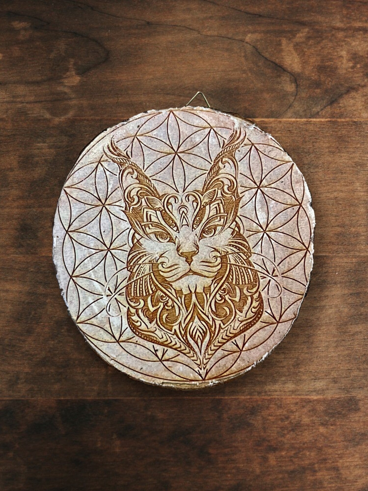 Træ ophæng med spirituelt kattemotiv