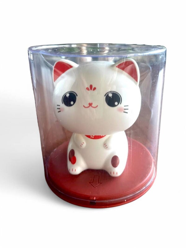 Hvid lykke maneki-neko vinkekat der nikker med hovedet