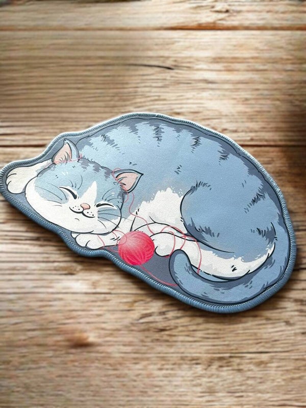 Musemåtte med liggende kat