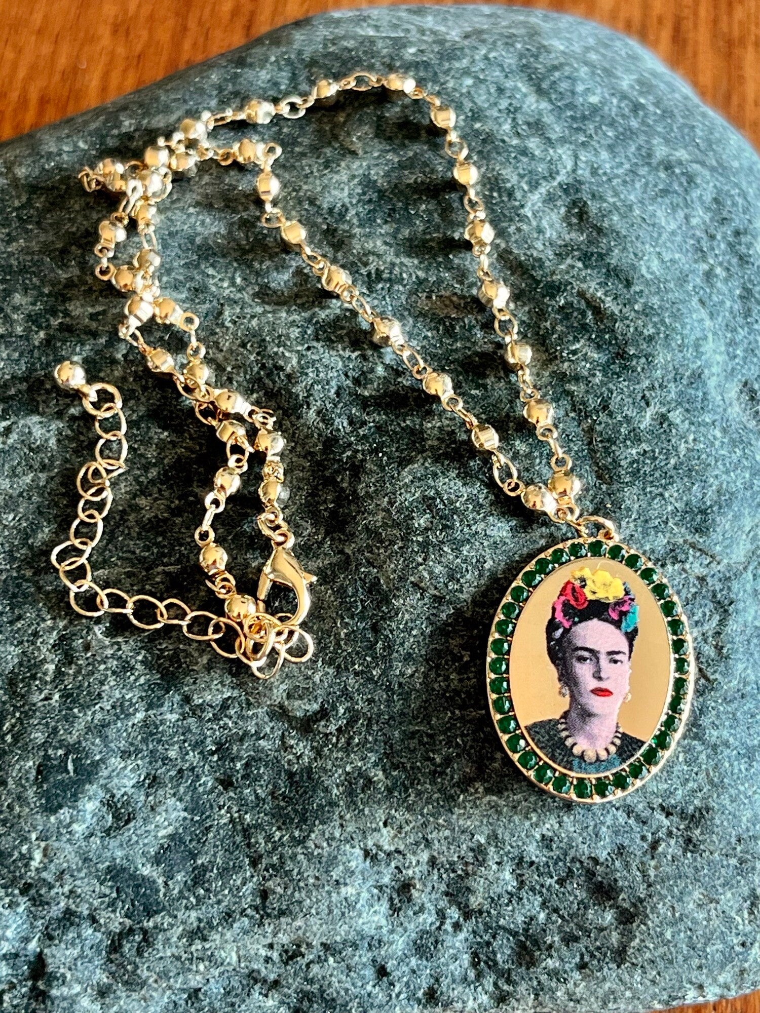 Frida vedhæng og kæde