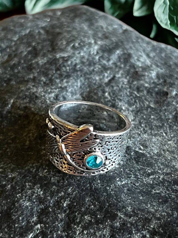 Flot rustik ringe guldsmed og blå sten