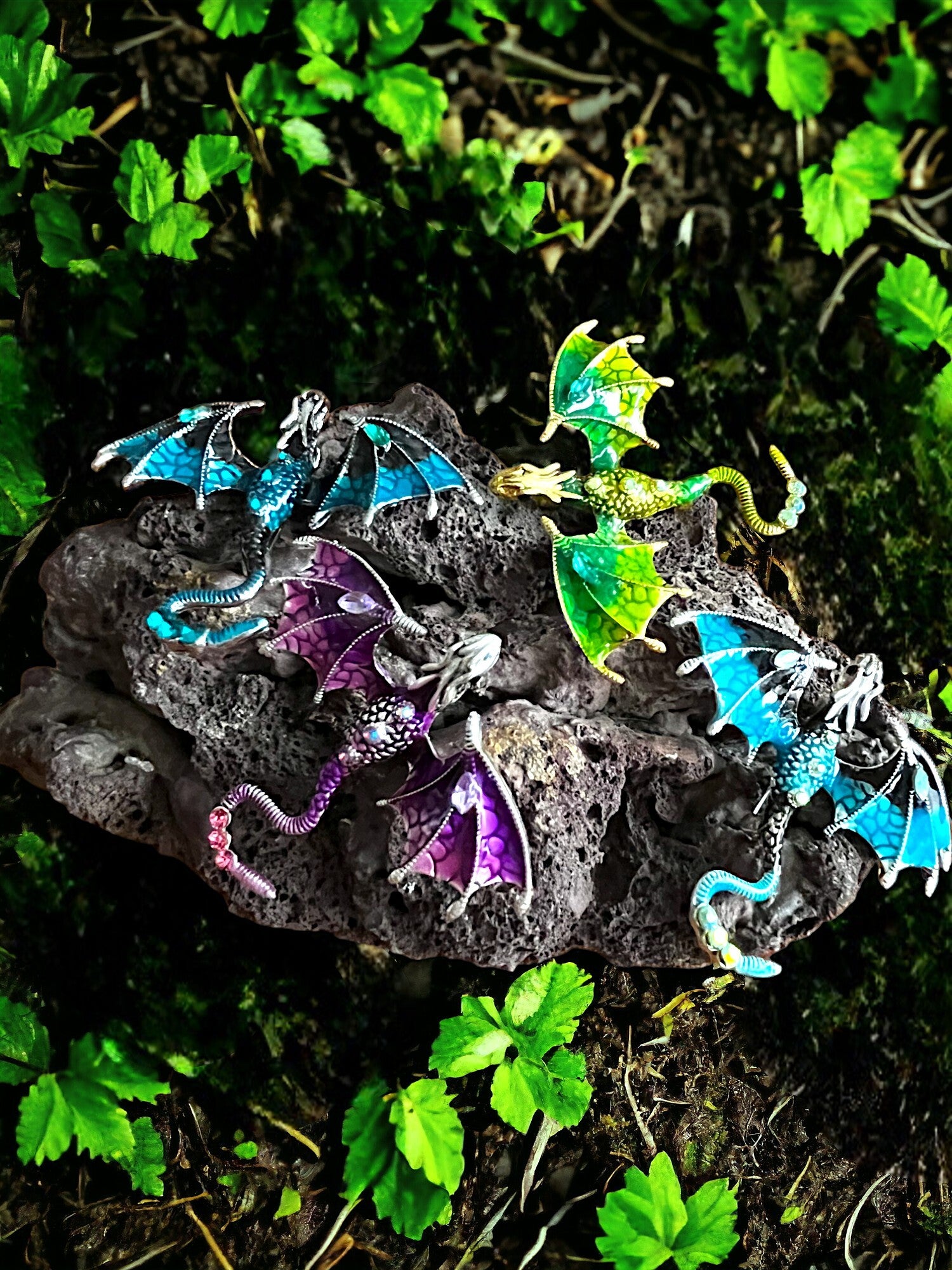 Smuk emalje broche med drage