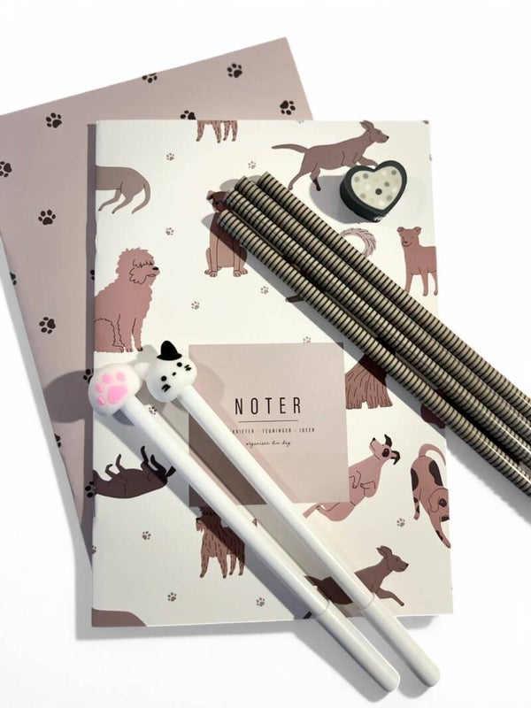 2 notesbøger og blyanter/kuglepenne