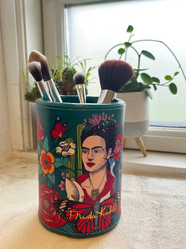 Grøn Frida Kahlo Beholder – Perfekt til Makeupbørster og Blyanter