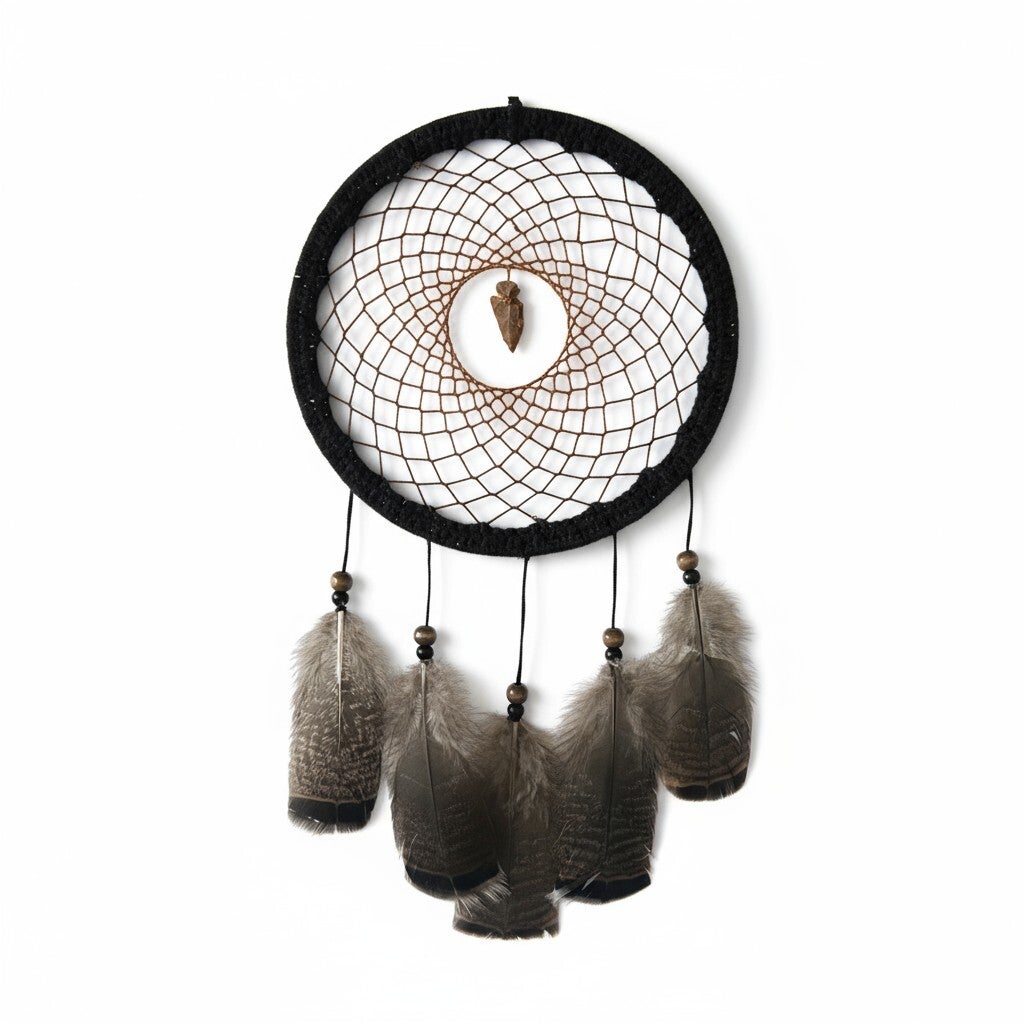 Sort/brun drømmefanger med fasan fjern og sten pilespids