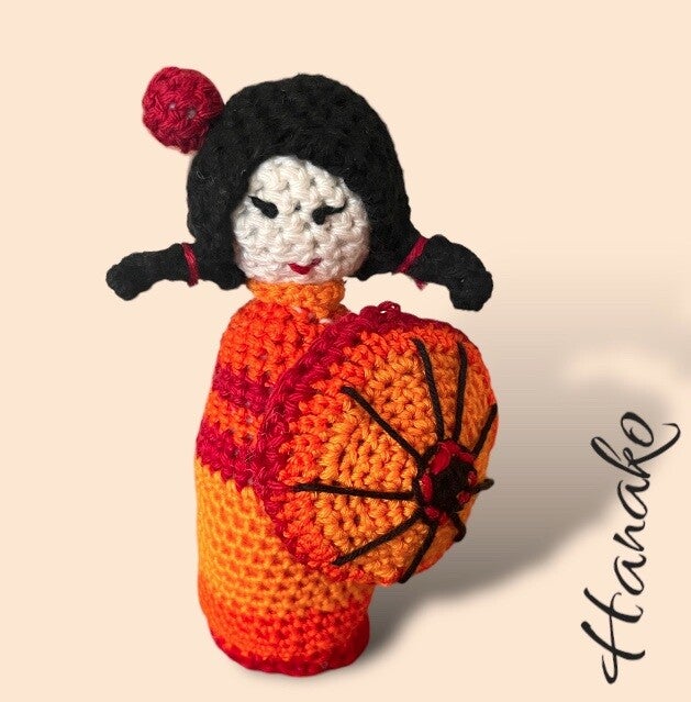 Hanako- hæklet kokeshi