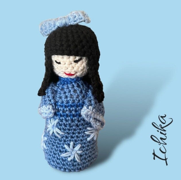 Ichika - hæklet kokeshi