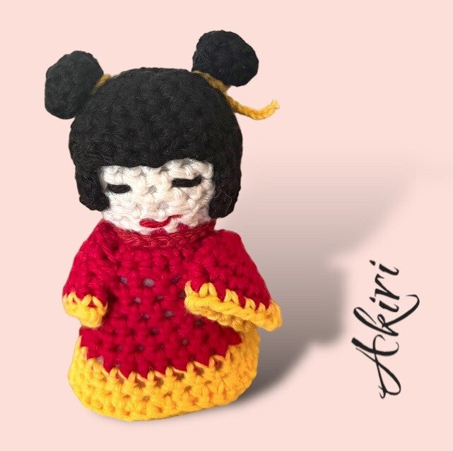Akiri - hæklet kokeshi