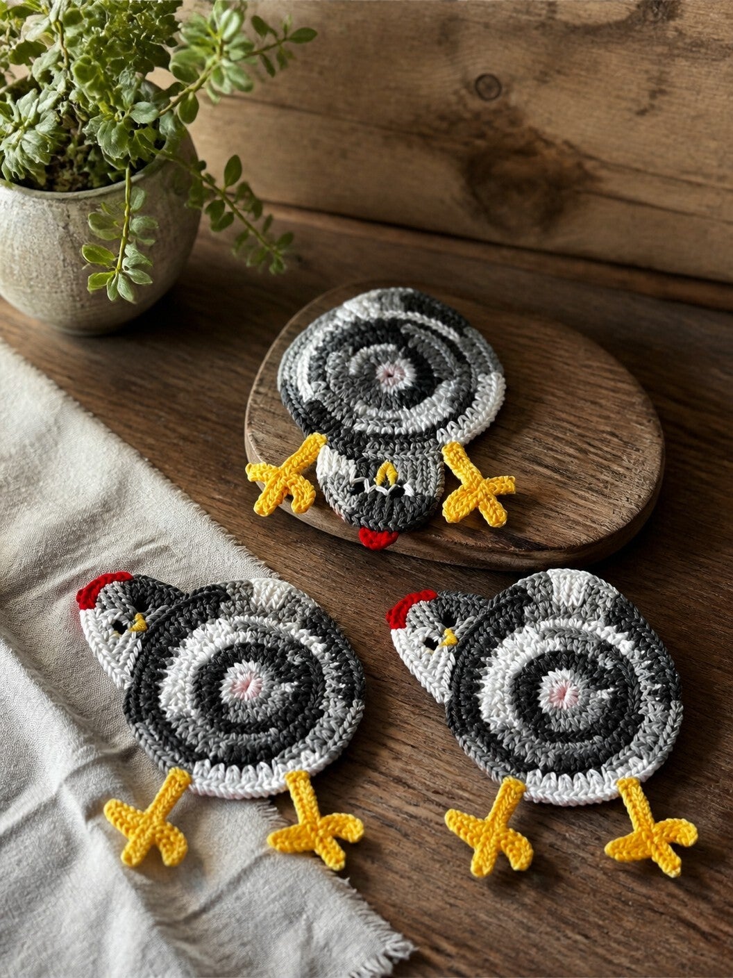 Sjove hæklede coasters med høns