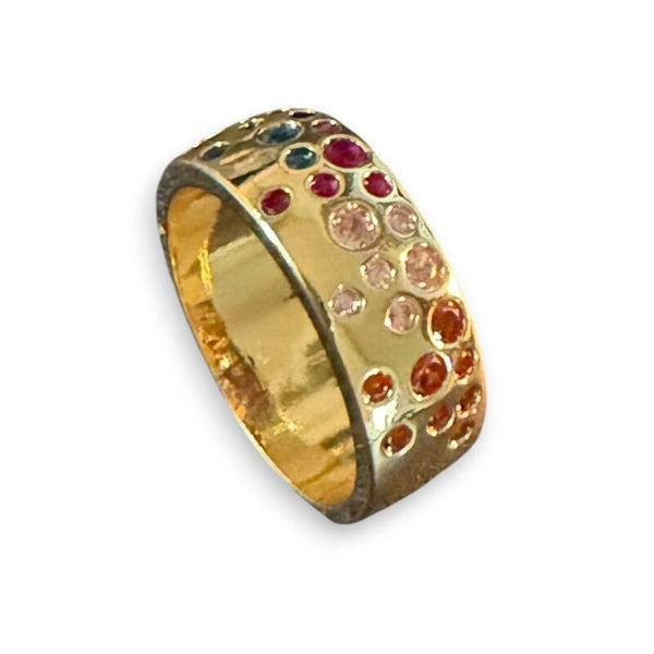 Gylden fingerring med farvede sten