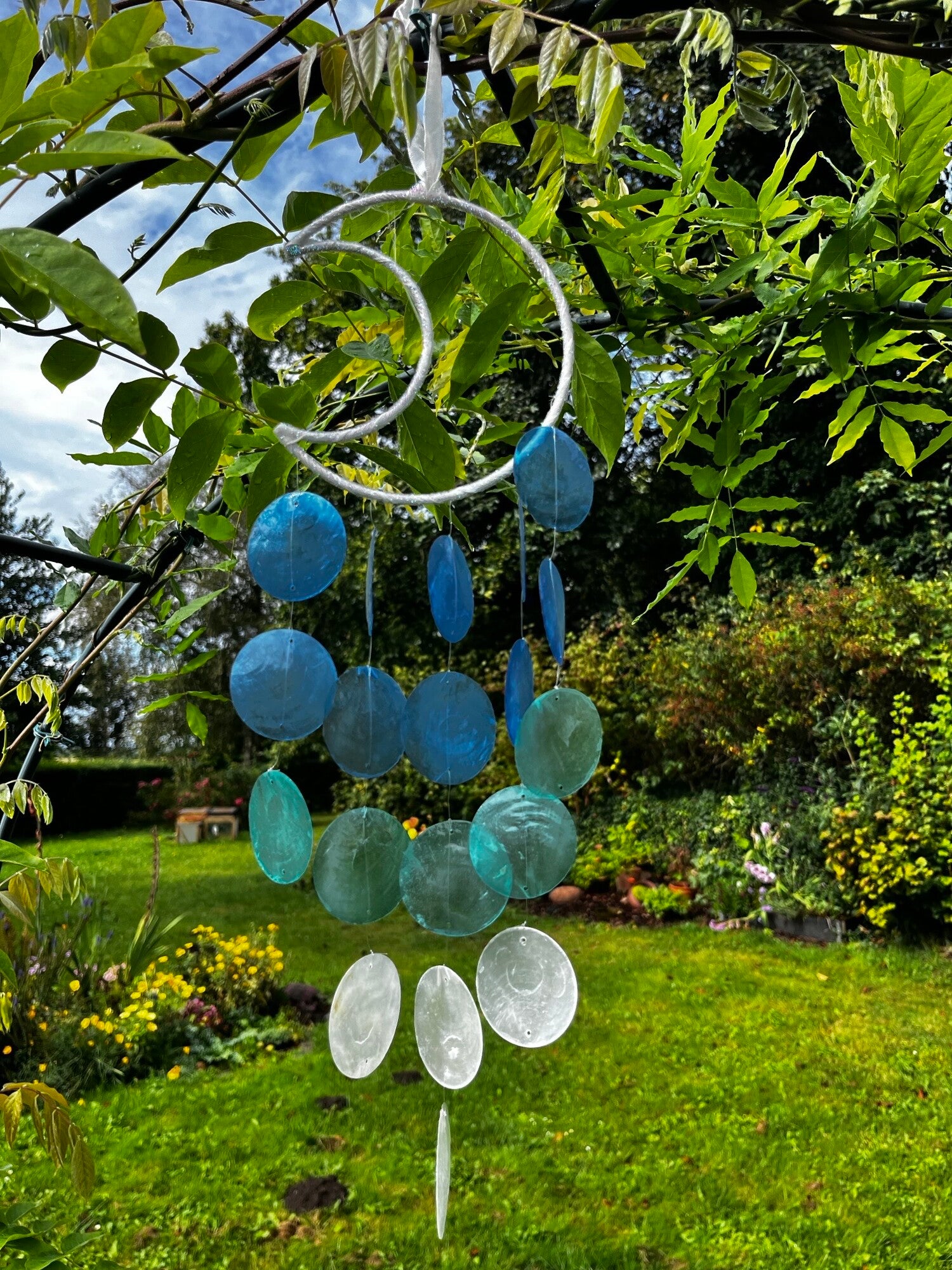 Vindspil måne med perlemorsskaller