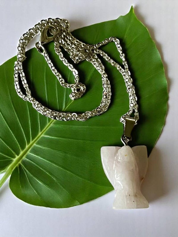 Rosenkvarts engel vedhæng i kæde