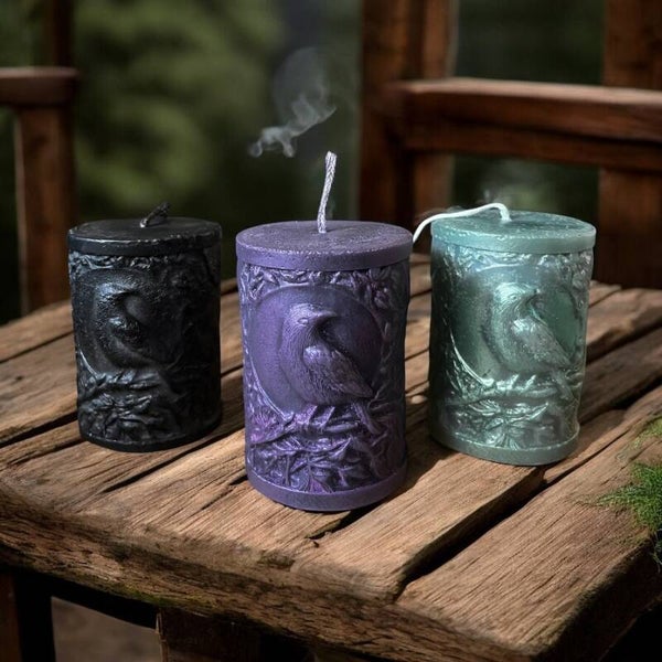 Stearinlys med ravne