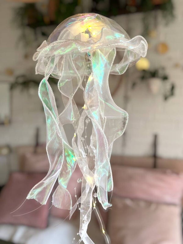 Flot vandmand ophæng med lys