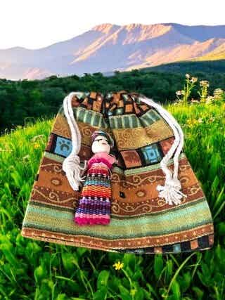 Sød bekymringsdukke i stofpose