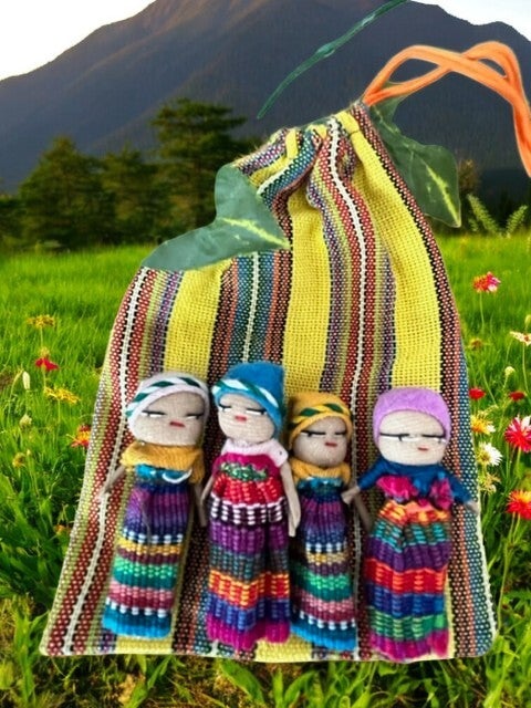 4 store dukker i stofpose