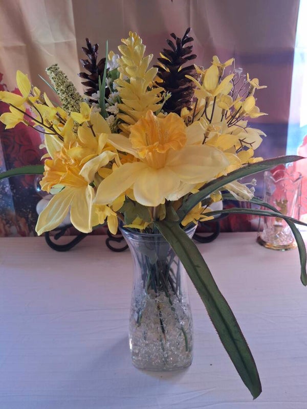 #6 Daffodil mix with lights