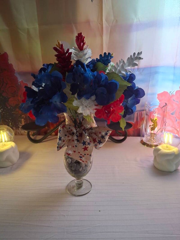 #32 Small Patriotic Arrangement