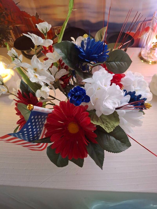 #42Medium Patriotic Arrangement