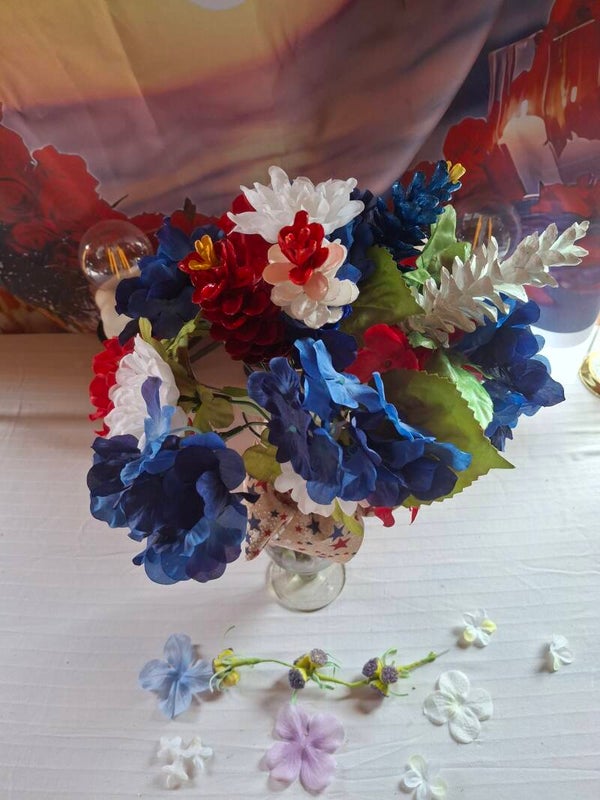 #32 Stem Patriotic Arrangement
