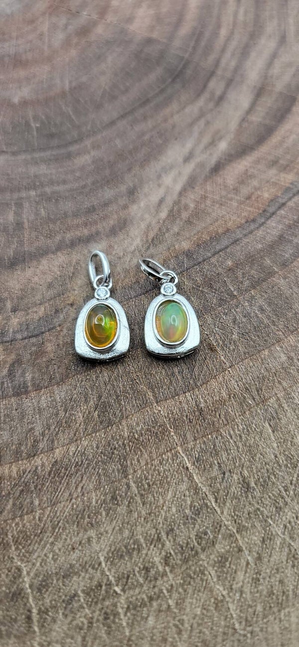 Kettenanhänger aus Silber mit Opal