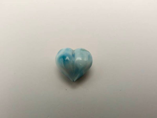 Gebohrter Larimar in plastischer Herzform – Dominikanische Republik