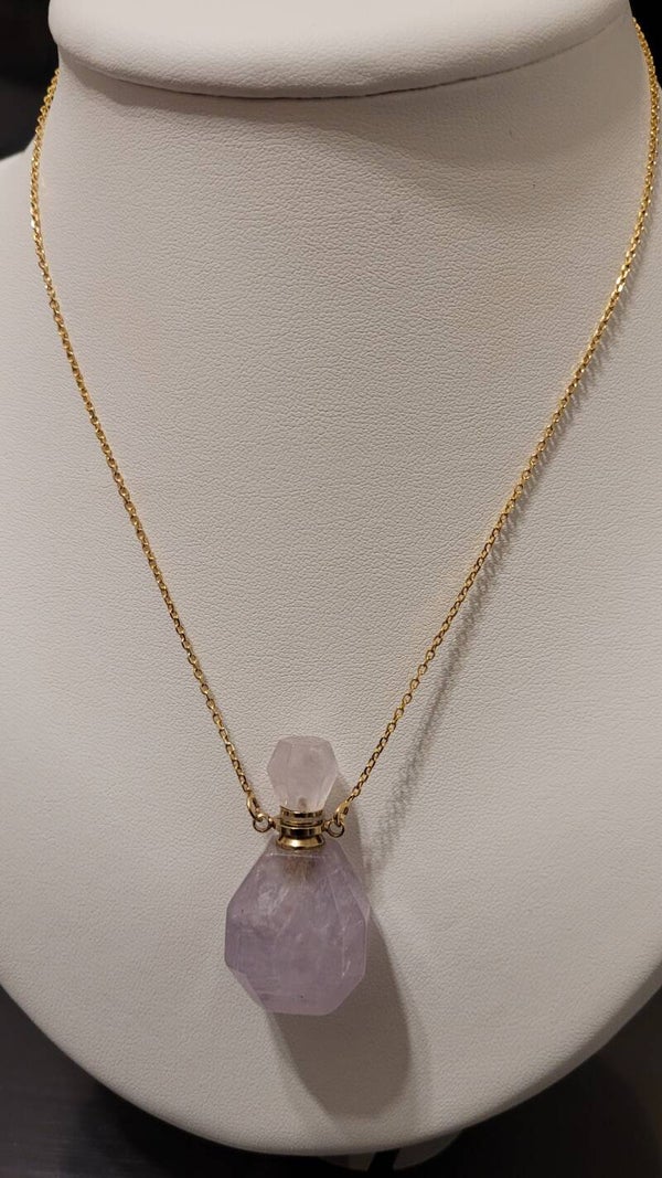 Collier plaqué Or pendentif flacon de parfum en pierre gemme