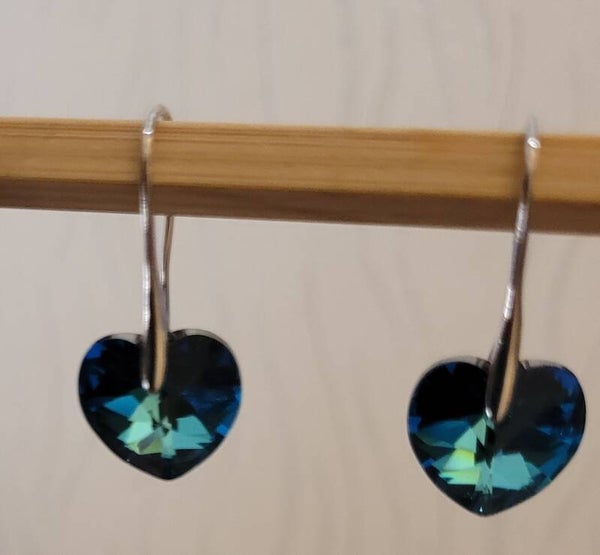 Boucles d'oreilles en métal argenté et cœurs en cristal de Swarovski