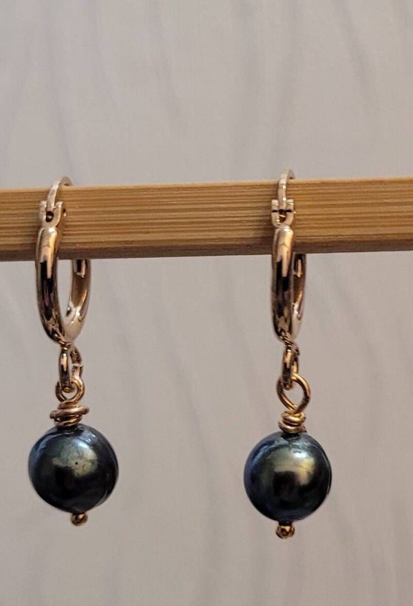 Boucles d'oreilles en plaqué or et véritables perles naturelles