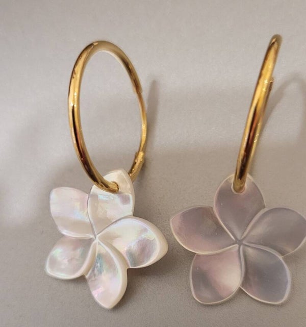 Boucles d'oreilles en plaqué or et véritable nacre