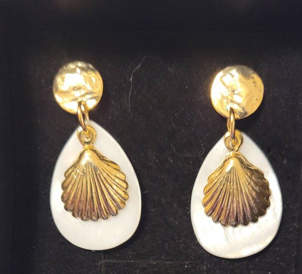 Boucles d'oreilles en plaqué or et véritable nacre