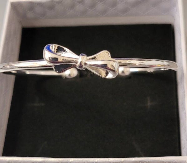 Bracelet jonc en argent motif nœud