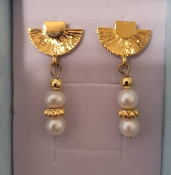 Boucles d'oreilles en plaqué or et véritables perles naturelles