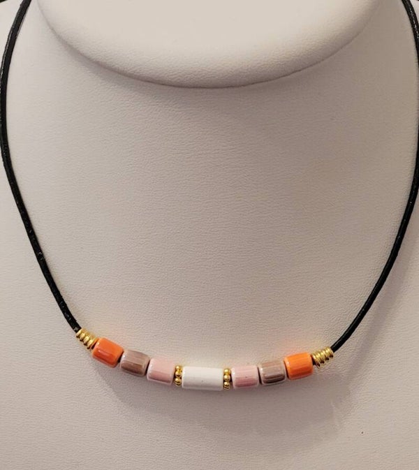 Collier ras du cou en cuir noir et céramique