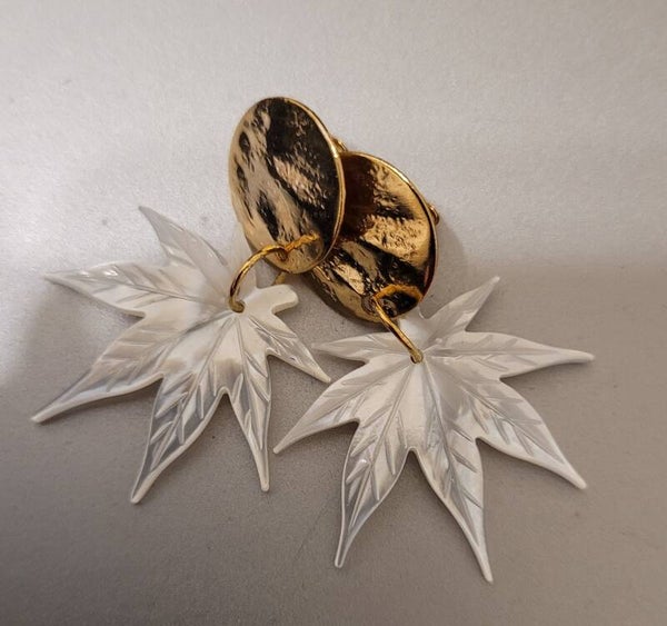 Boucles d'oreilles pendantes dorées à  l'or fin véritable nacre