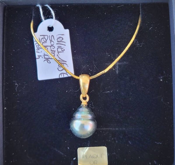 Collier 50cm plaqué or pendentif perle de tahiti cerclée