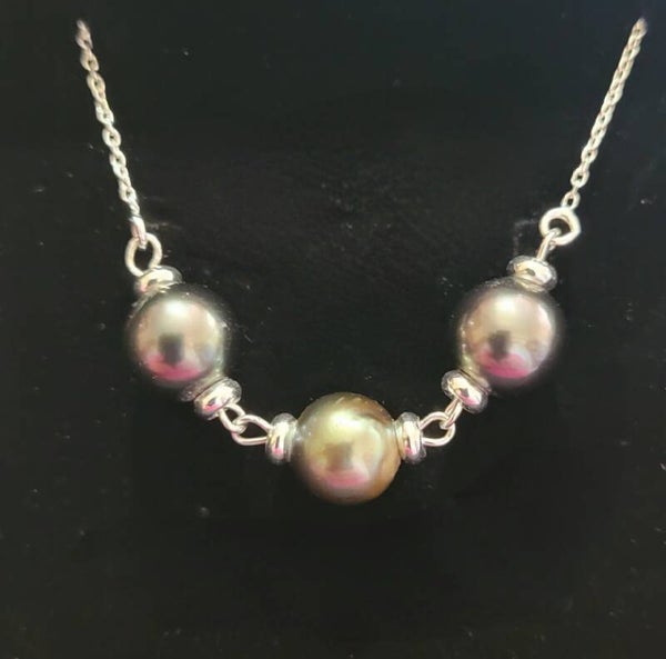 Collier en argent 46cm ajustable 3 perles de tahiti