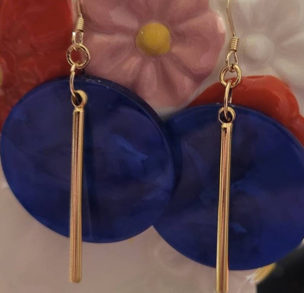 Boucles d'oreilles pendantes en gold filled motif marbré bleu