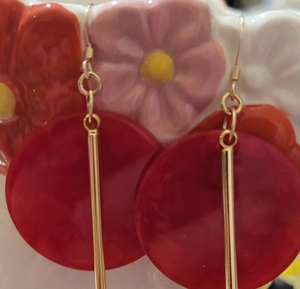 Boucles d'oreilles pendantes en gold filled motif rouge marbré
