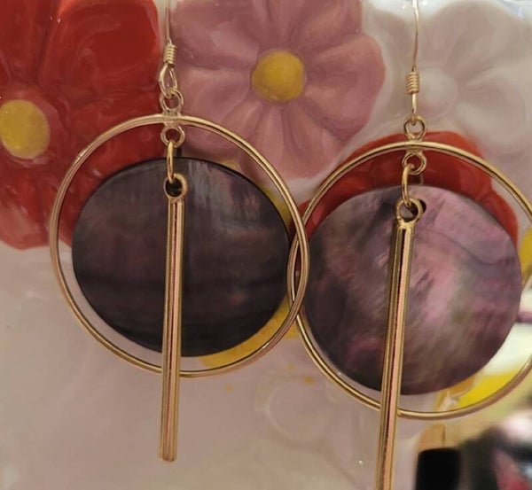 Boucles d'oreilles pendantes en gold filled nacre noire
